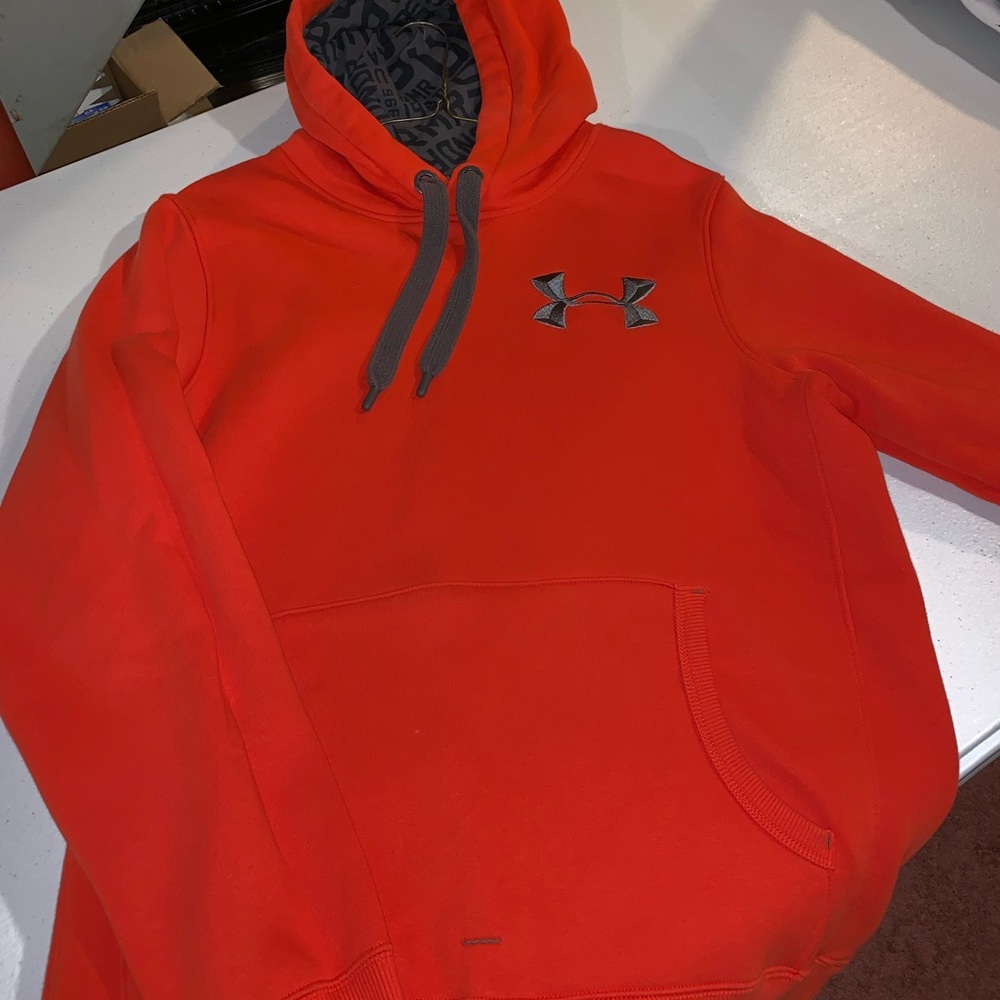 Medium Under Armor sweatshirt
